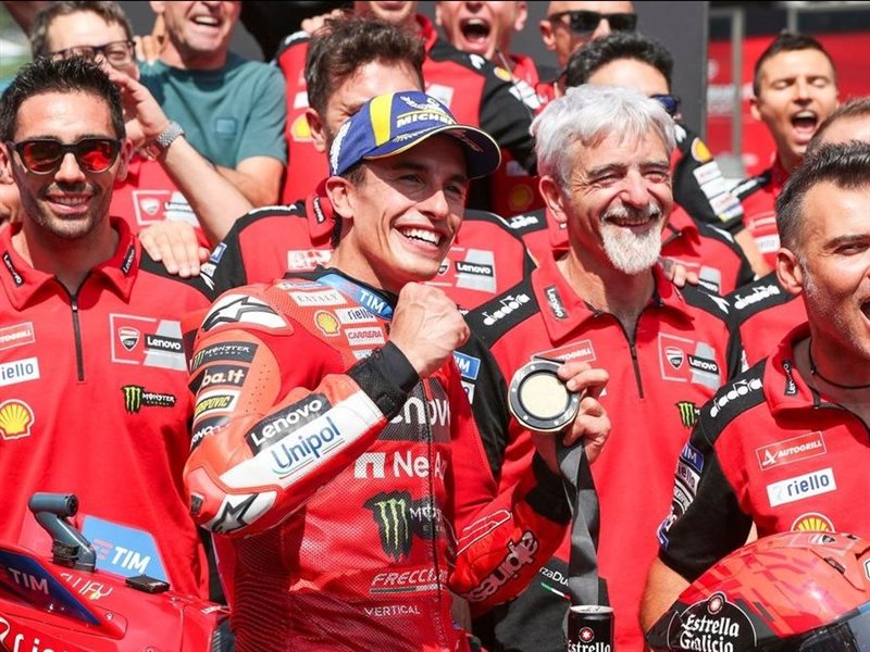 ماركيز يفوز في موجيلو ويبتعد في صدارة موتو جي بي