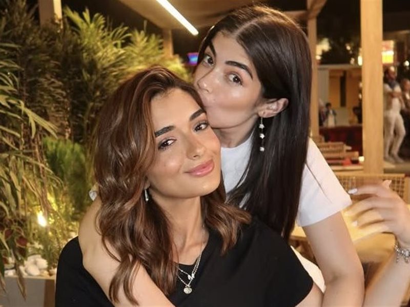 ملك أحمد زاهر تحتفل بعيد ميلادها وسط أجواء عائلية بحضور شقيقتها ليلى وصديقاتها 