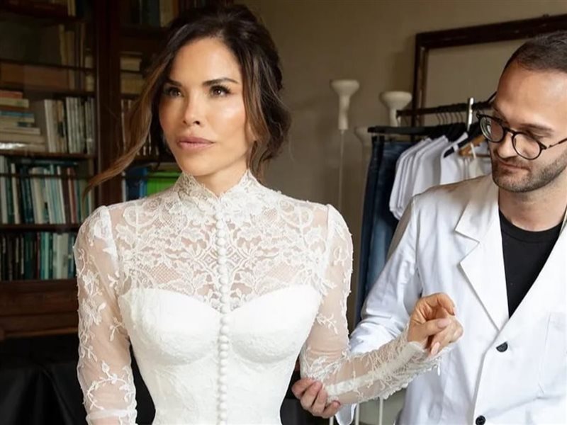 لورين سانشيز تبهر بإطلالة ملكية في حفل زفافها من مؤسس “أمازون” جيف بيزوس