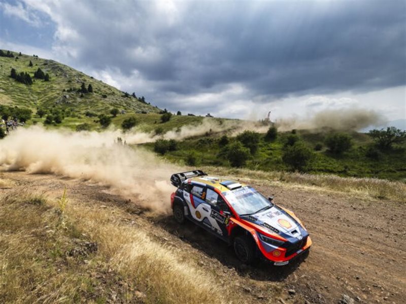 أوت تاناك يحقق فوزه الأول مع هيونداي في رالي أكروبوليس ويزيد من آماله بلقب العالم