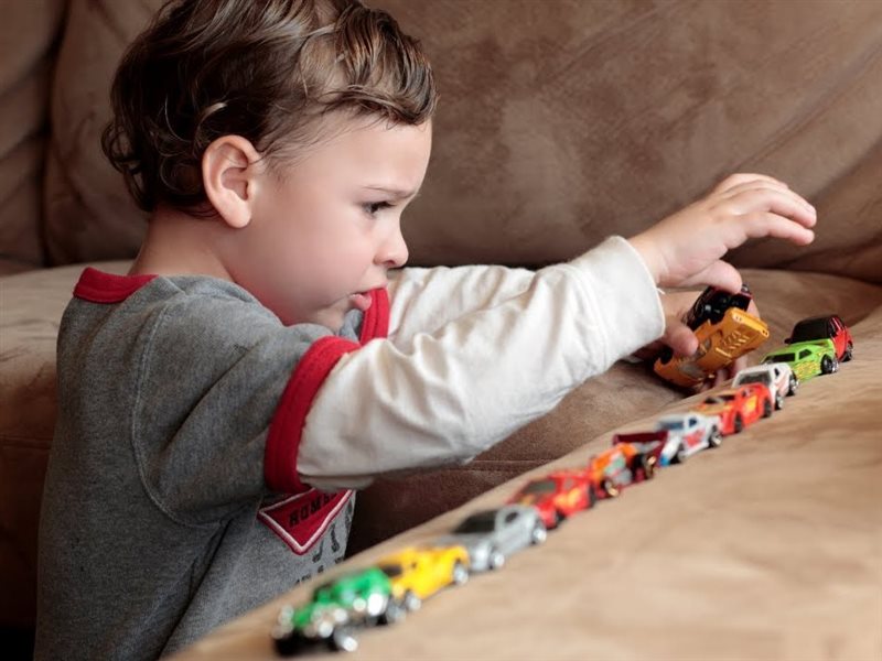 علامات لا تتجاهليها.. الدكتورة نورهان أمين توضح مؤشرات أولية للتوحد عند الأطفال 