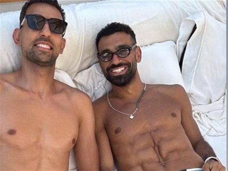 محمد صلاح يبرز هويته المصرية بارتداء سلسال بتوقيع عزة فهمي 