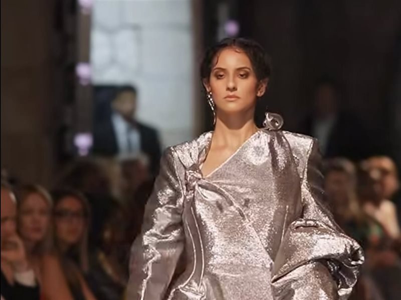  fruché تقدم تفاعلا حادا بين التصميم والرسم الانسيابي من خلال Africa fashion up 