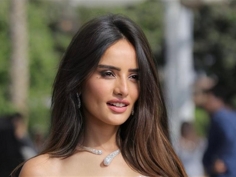 بدور مذيعة.. زينة تطير إلى الغردقة لتصوير مشاهد من 