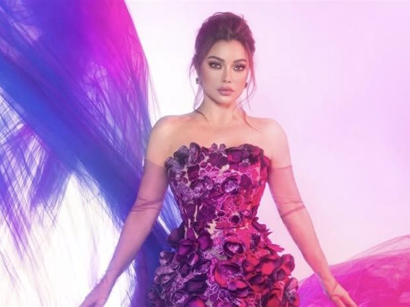 هيفاء وهبي تدمج الغناء بالموضة في جدة 