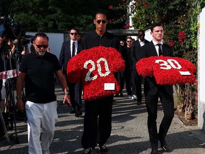 حضور كبير من نجوم الكرة في جنازة ديوغو جوتا 