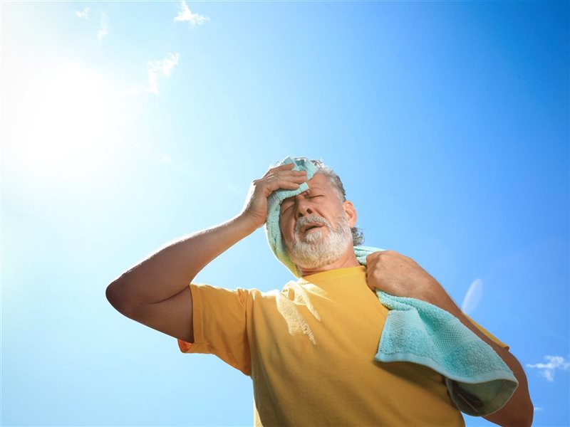 طرق فعالة لوقايتك من مخاطر موجات الحر الشديدة لتجنب الإجهاد الحراري