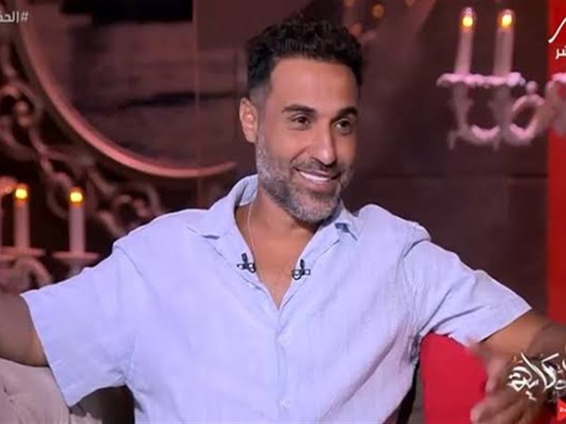 أحمد فهمي يشيد بالسقا: طاقة لا تنتهي وبيوصل قبل المعاد بساعتين