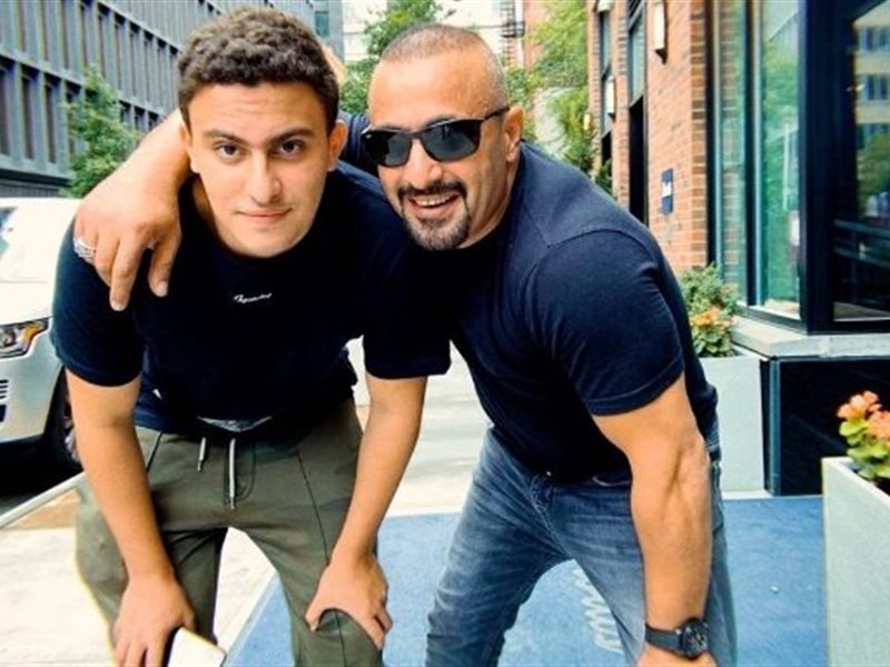 ياسين السقا ينشر صورة نادرة مع والده ويبعث برسالة مؤثرة: 