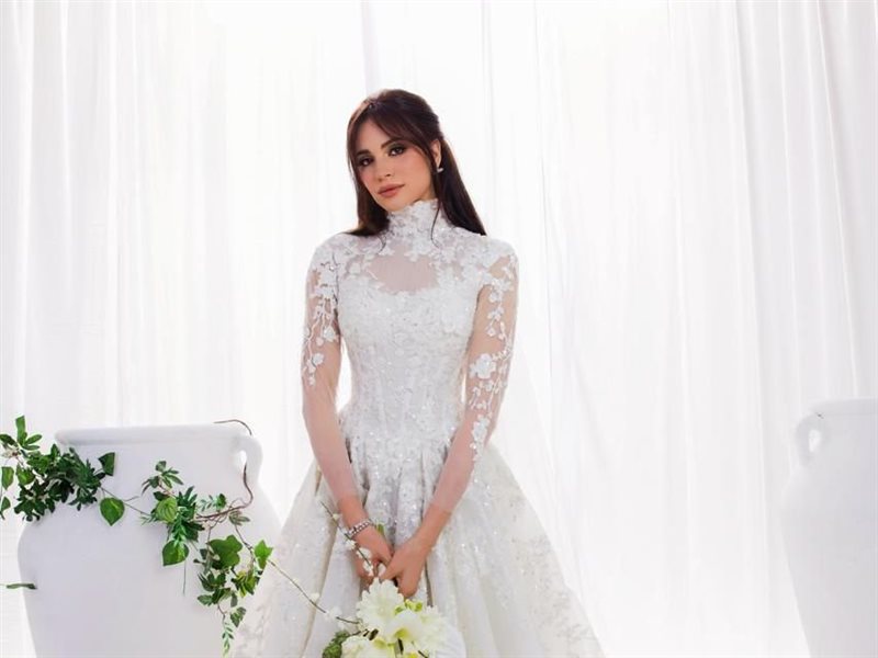 ظهور مفاجئ لآمال ماهر بفستان الزفاف يُثير الجدل.. زواج أم عمل فني؟