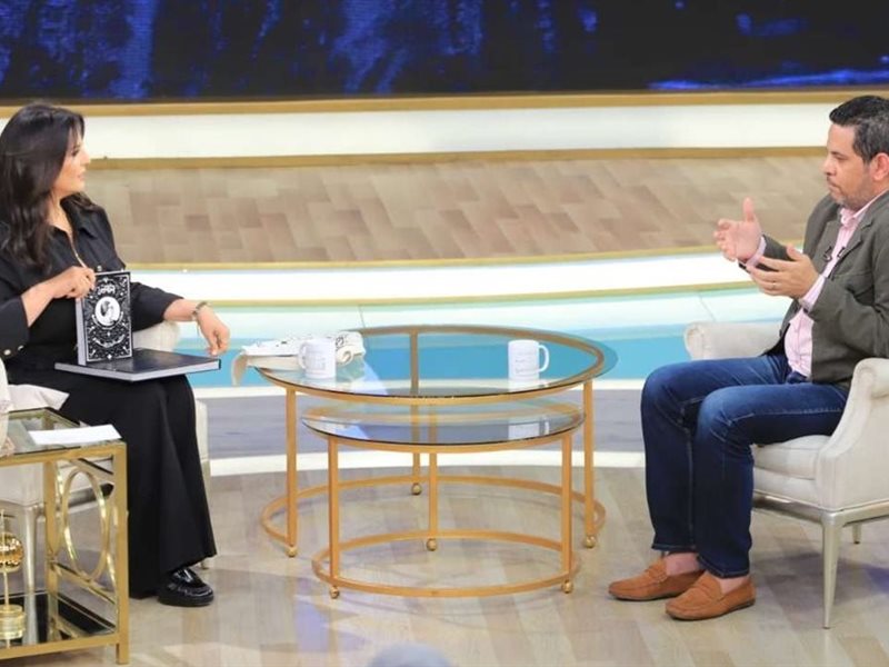 غدا.. منى الشاذلي تعرض صورا نادرة من حياة أم كلثوم 