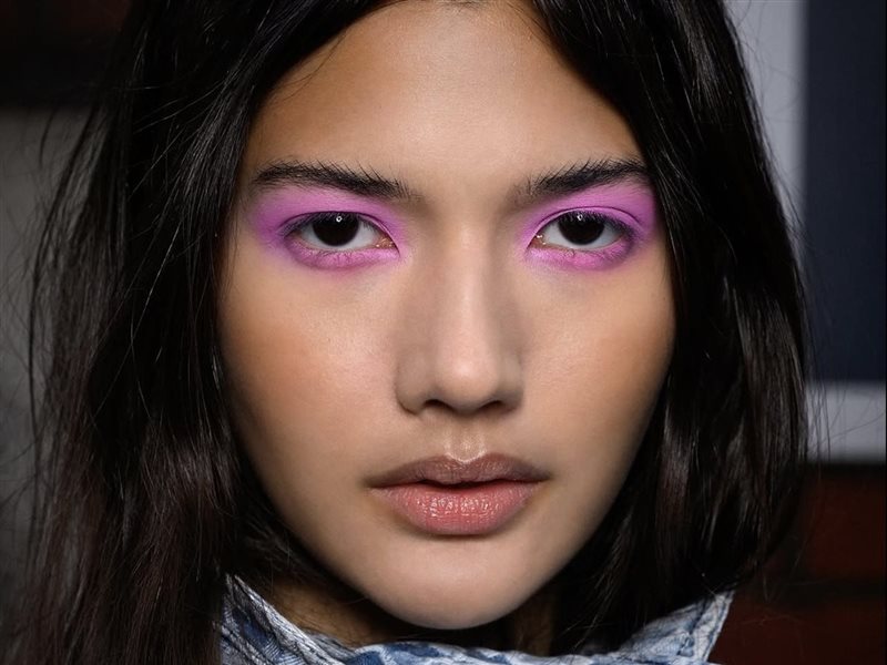  مكياج هذا الموسم يستمد جماله من ألوان تعبّر عن روح الصيف وخفته 