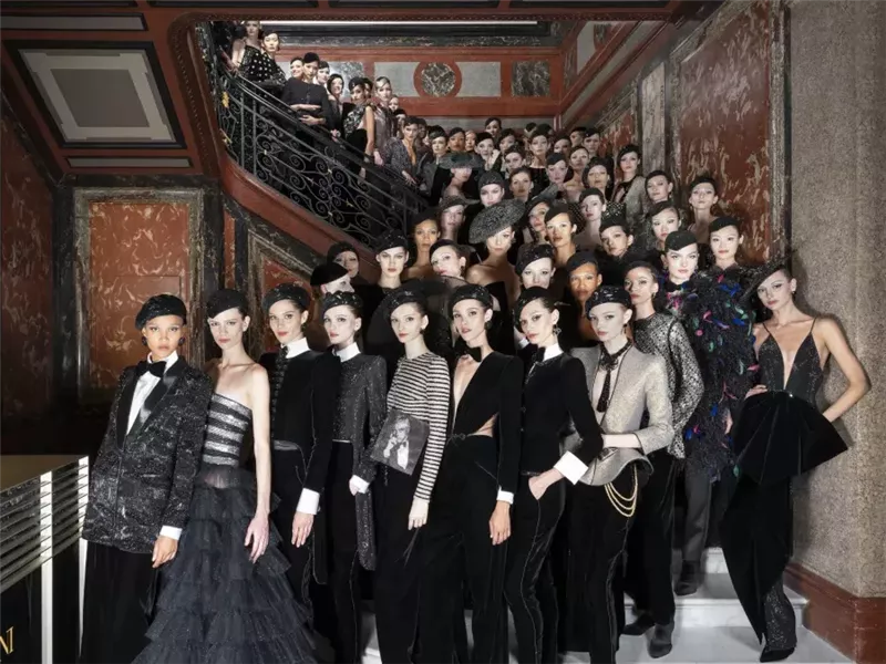  جيورجيو أرماني يُعيد ابتكار الأسود في مجموعة خريف وشتاء 2025-2026