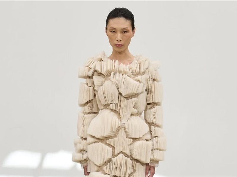 رامي العلي يسجل اسمه كأول مصمم سوري على الجدول الرسمي لأسبوع باريس للأزياء الراقية