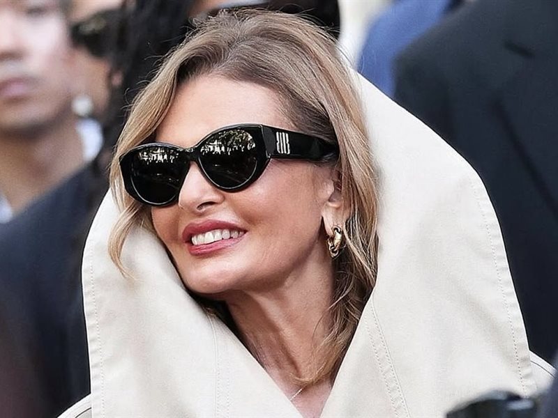 صور .. اغرب إطلالات يسرا من بالنسياجا في أسبوع الموضة في باريس