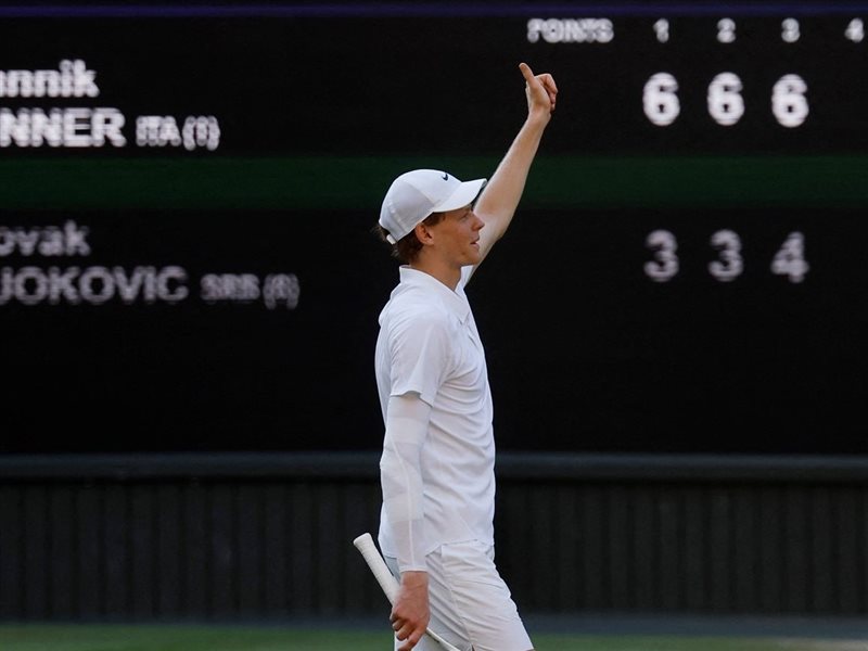 ألكاراز يزيح فريتز ويواجه سينر في نهائي ويمبلدون 