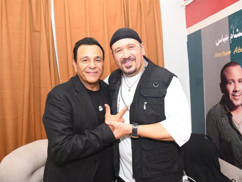 بالصور .. وليد منصور يعيد للمسرح الروماني قوته بحفل استثنائي كامل العدد لنجوم التسعينيات بحضور وفاء عامر وبشرى ومدحت العدل 