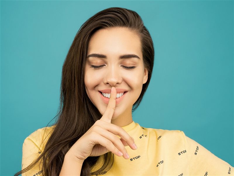 لماذا يجعلك الصمت أكثر جاذبية؟.. إليك 7 أسباب 