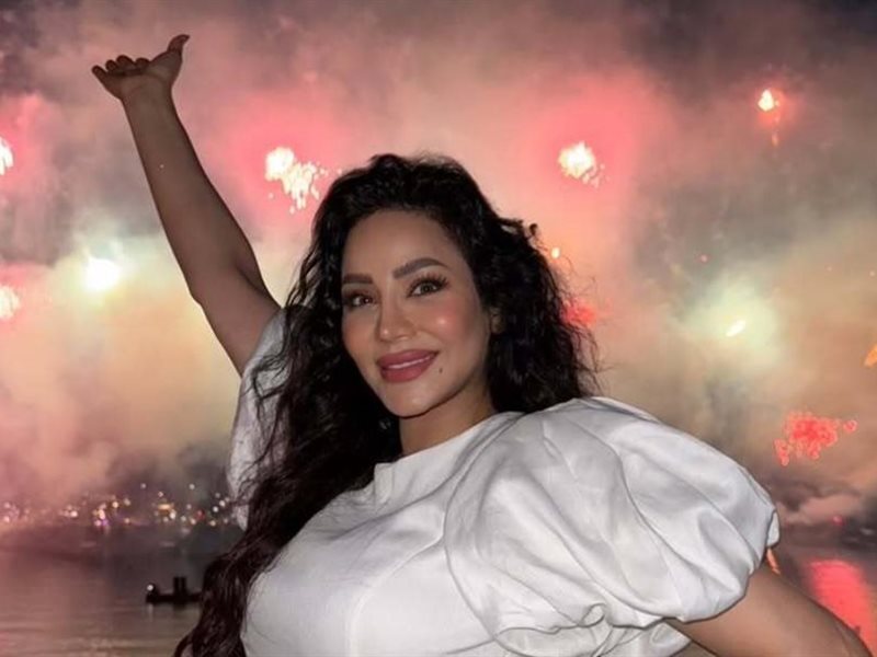 تحت أضواء الألعاب النارية.. لجين عمران تحتفل مع براند إماراتي في كان 