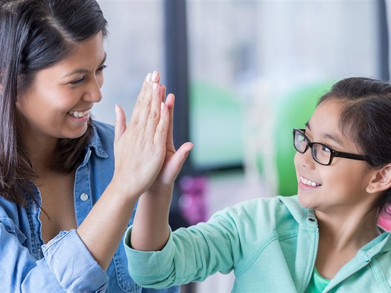 كيف نتعامل مع أخطاء الأطفال بطريقة تعزز ثقتهم وتعلمهم؟ 