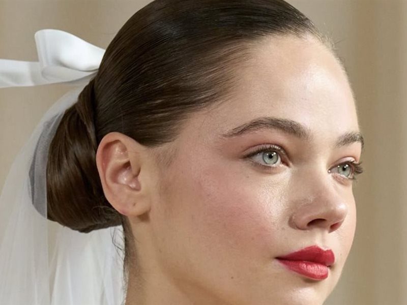 “Sleek Updo” يتربع على عرش الجمال في عروض هوت كوتور باريس لخريف وشتاء 2025-2026