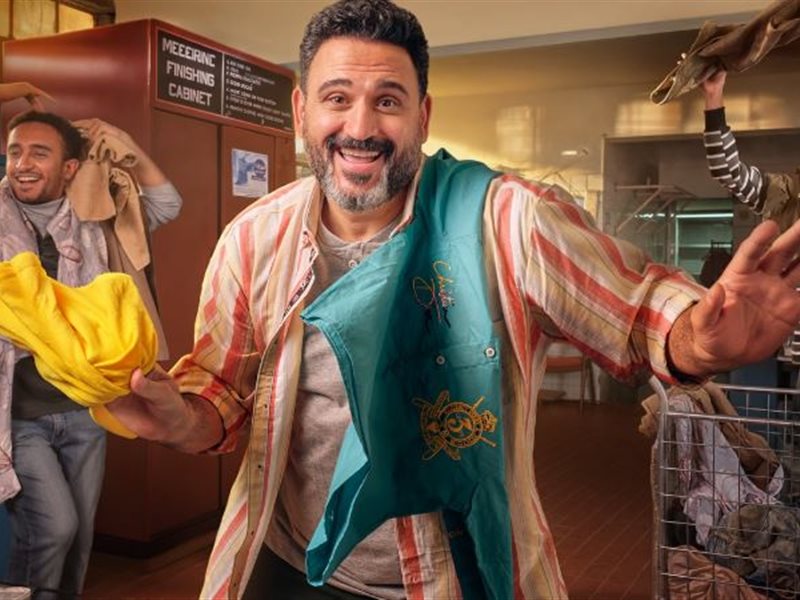 أكرم حسني يروج لأغنية 