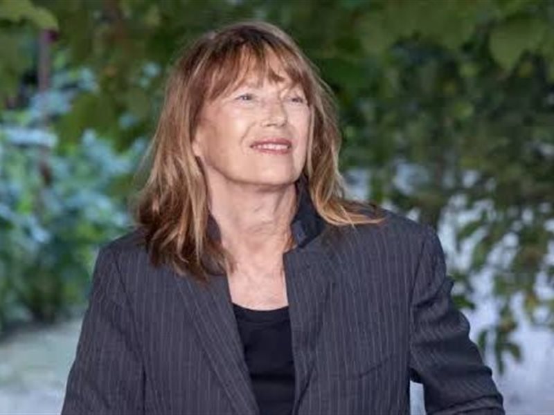 جين بيركين في الذاكرة.. من رمز الأناقة الباريسية إلى مصدر إلهام لأشهر حقيبة في تاريخ الموضة