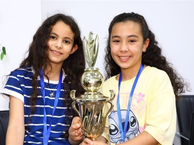 ميرال وأرين تذهلان العالم بالتتويج الذهبي في WAICY للذكاء الصناعي