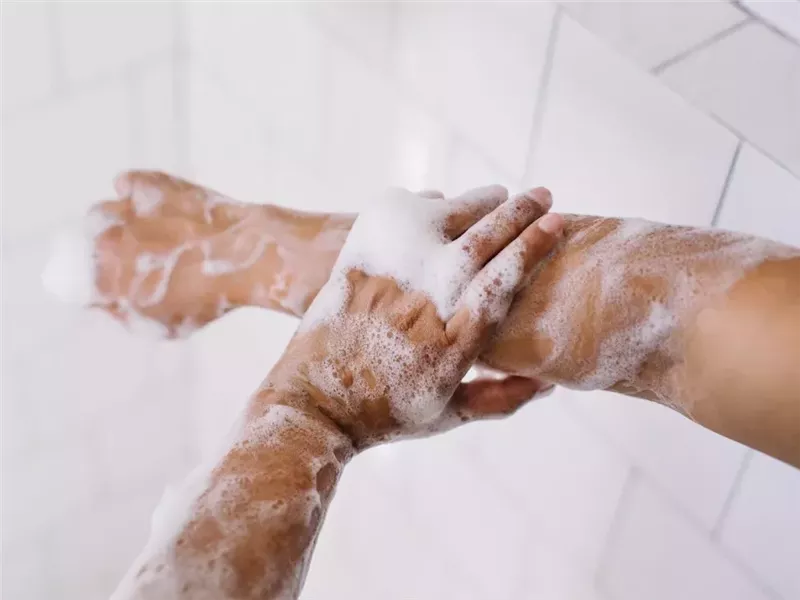 أفضل غسولات الجسم برائحة عطرية تدوم طوال اليوم 