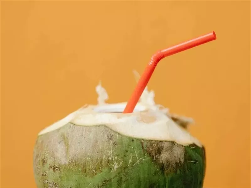 هل تعاني من النقرس؟.. جرب فوائد ماء جوز الهند المدهشة