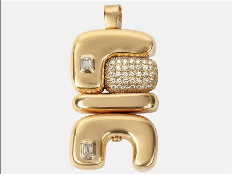 تصاميم جويل خراط… ميداليات تجسّد القوة والهوية بأسلوب معاصر 