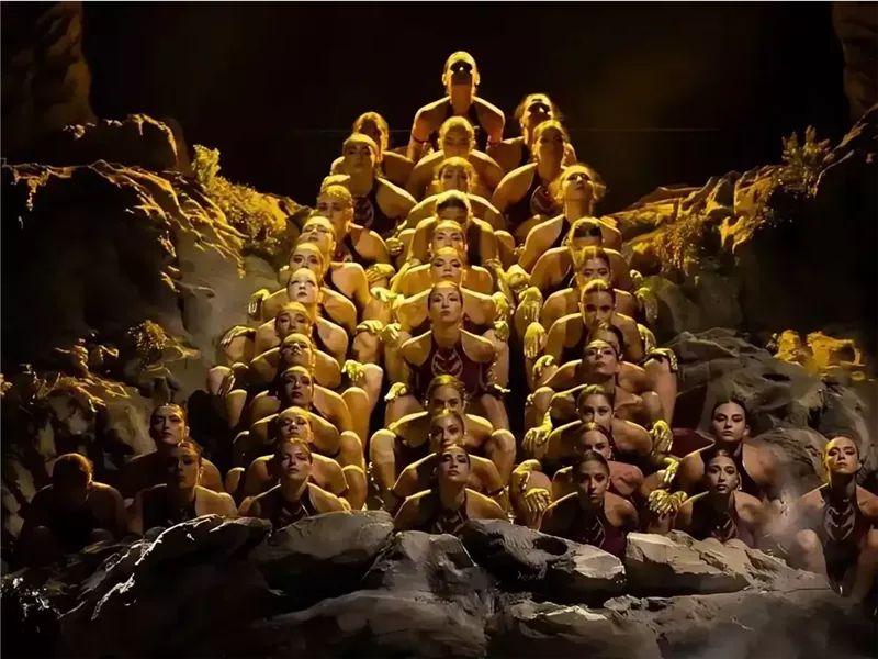 عروض مبهرة لفرقة مياس وحضور نجوم لبنان.. لقطات من افتتاح مهرجانات الأرز الدولية 