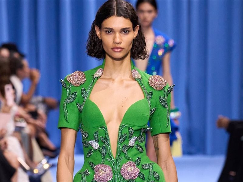 البلايسوت يتصدر صيحات صيف 2025: تنسيقات عصرية وجريئة لإطلالة لافتة 