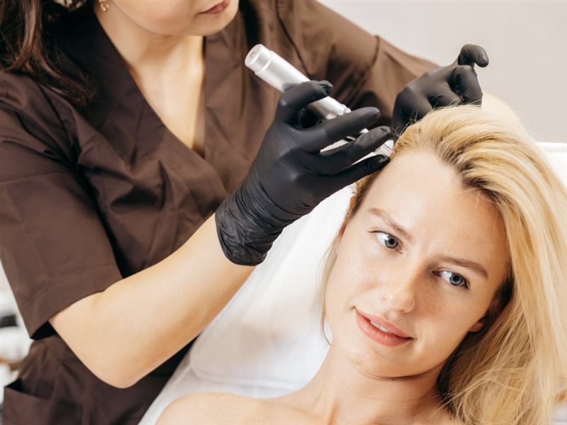 وداعًا لتساقط الشعر.. الخلايا الجذعية تمنح الشعر حياة جديدة وكثافة طبيعية