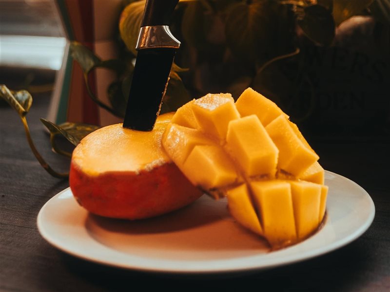 ماذا يحدث لجسمك عند تناول المانجو بانتظام؟