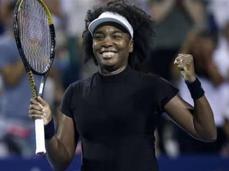  فينوس تمزح عن سيرينا وتدهش الجميع في زوجي السيدات