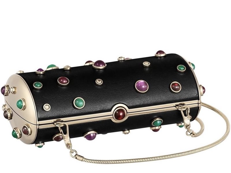 كارتييه تعيد وهج العشرينيات في تصاميم حقائب مرصعة بالأحجار 