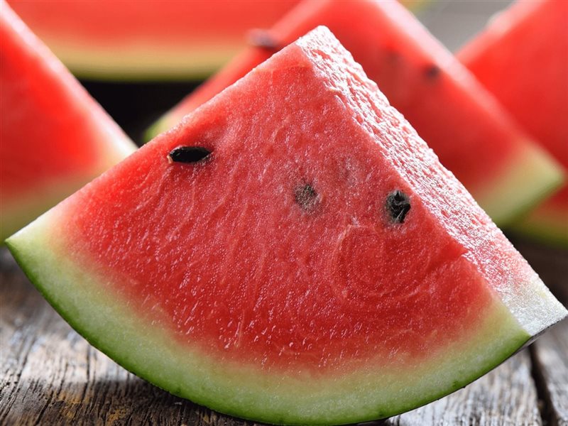 فوائده متعددة.. أفضل وقت لتناول البطيخ لإنقاص الوزن وتحسين الهضم والترطيب 