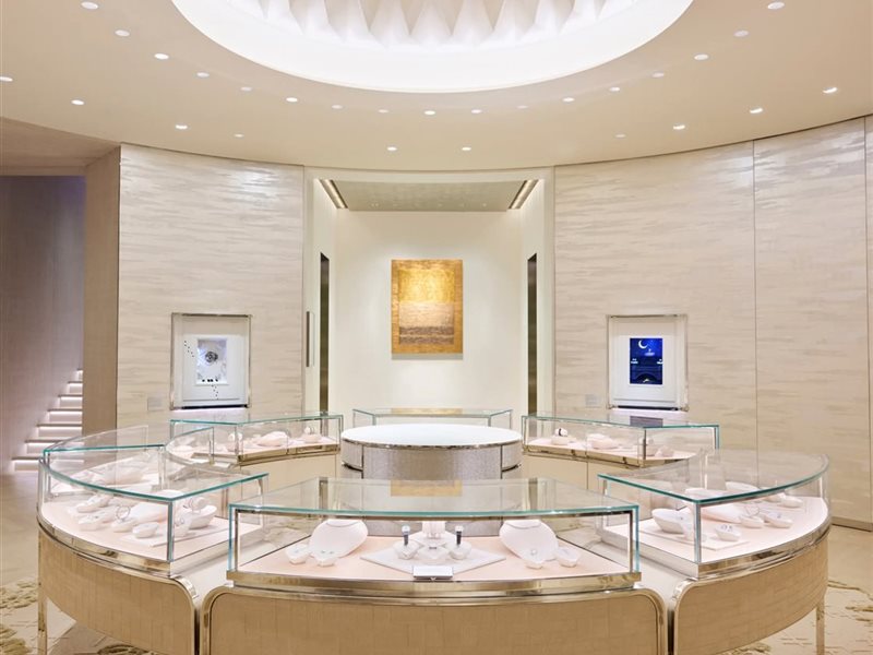  تيفاني  آند كو تفتتح أكبر متجر لها بحضور سفيرة العلامة آي توميناغا