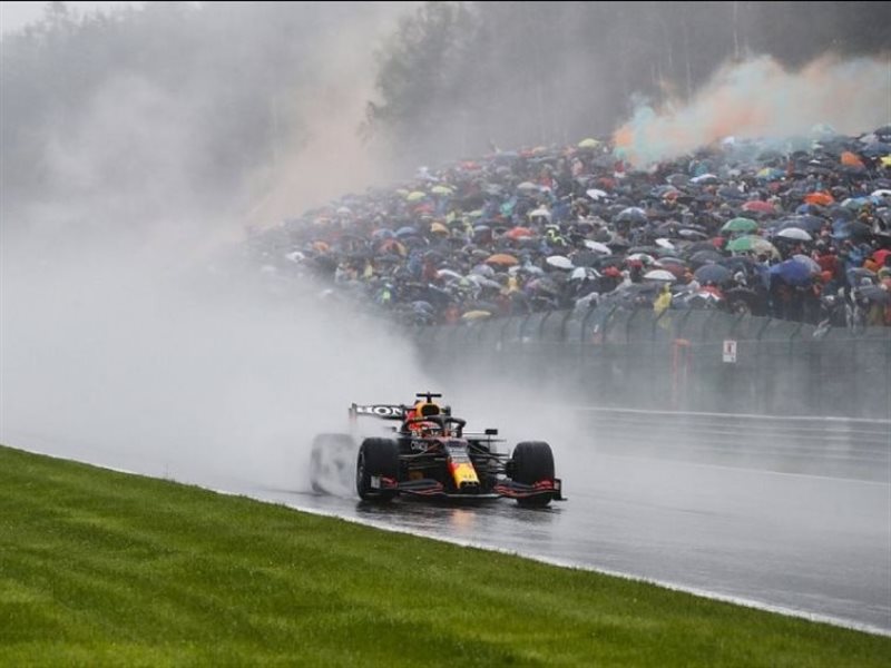 تأجيل انطلاق جائزة بلجيكا الكبرى بسبب أمطار غزيرة ورؤية معدومة