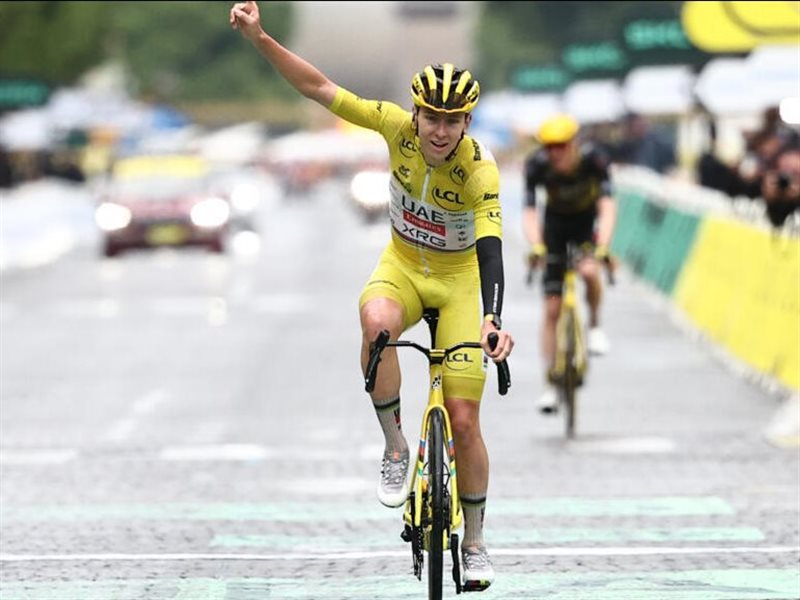 السلوفيني تادي بوغاتشار يحسم لقب طواف فرنسا للمرة الرابعة في مسيرته