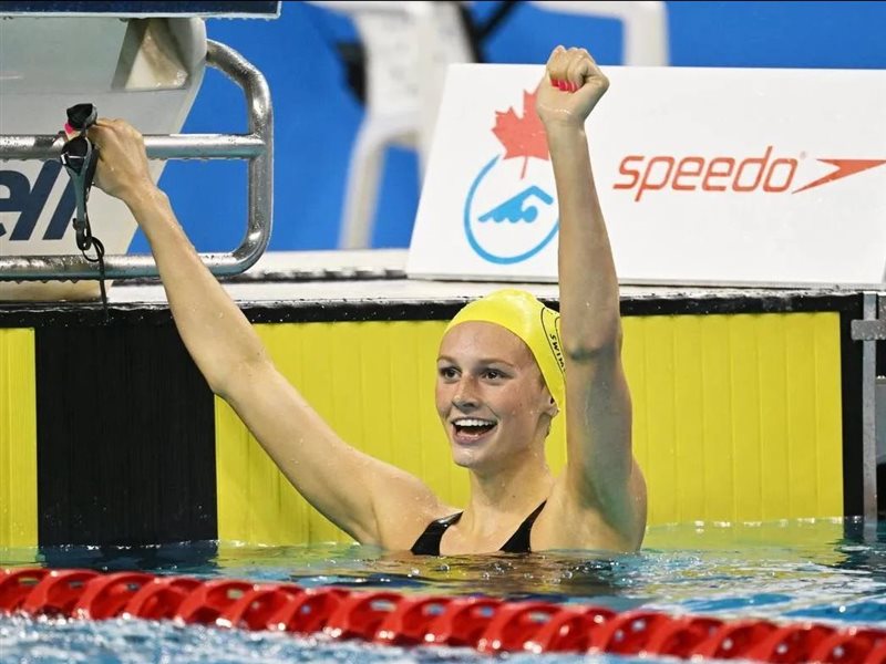 الكندية سامر ماكنتوش تسجل رقم قياسي جديد في سباق 400 متر حرة ببطولة العالم