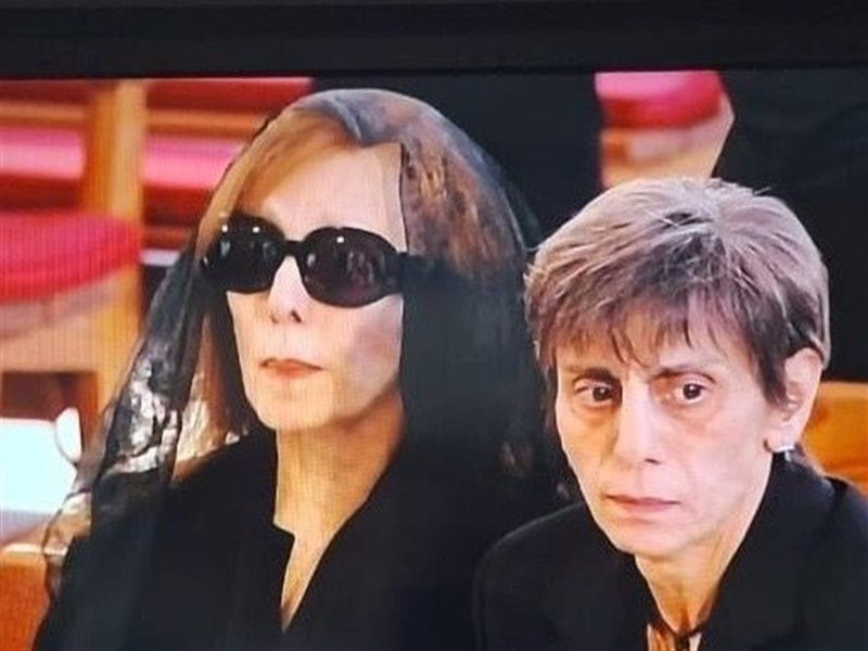 الصور الأولى لفيروز من جنازة زياد الرحباني.. وداع مهيب بالدموع والزغاريد