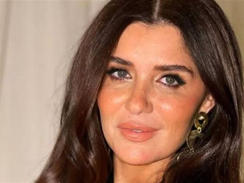 غادة عادل بطلة 