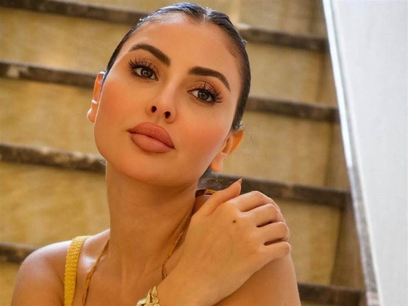  بتوقيع APM Monaco مريم حسين تتألق بإطلالة صيفية مبهجة