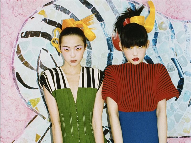 الملابس المُقلّمة بخطوط عريضة تعود بأسلوب متجدد… إليكِ طرق تنسيقها