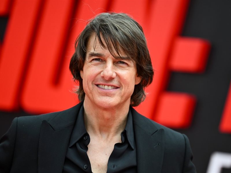 رغم انتقادهم له في الماضي.. توم كروز يحضر حفل فرقة أويسس في لندن 