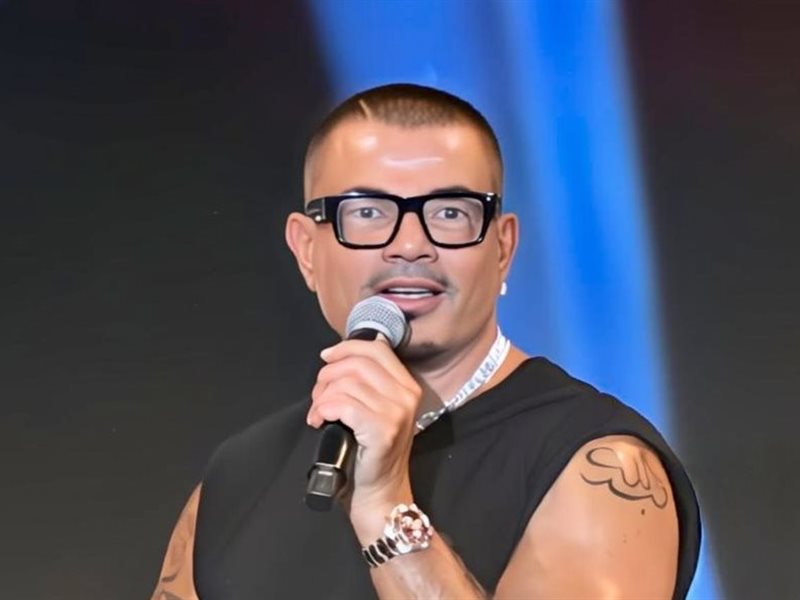 وسط حضور تجاوز الـ 30 ألف.. عمرو دياب يشكر عمرو مصطفى على مسرح العلمين (صور) 