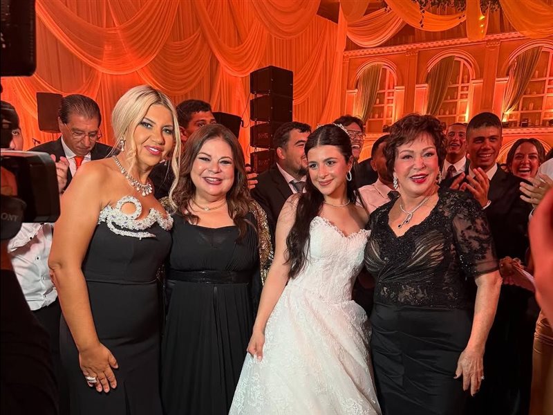 رقص نيللي ولبلبة.. أبرز لقطات حفل زفاف حفيدة فيروز بحضور نجوم الفن 