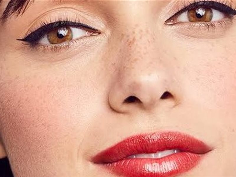  Blurred libs أحدث صيحات 2025.. شفاه ناعمة تجمع بين البالم والتنت 